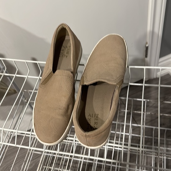 Naturalizer Slide on Shoes - Picture 4 of 5